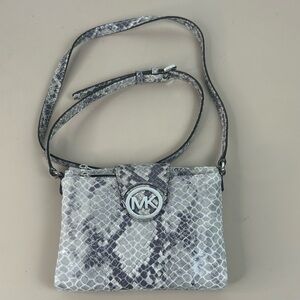 Michael Kors FULTON Pearl Grey Snake Skin Leather Crossbody Bag Multiple Pockets